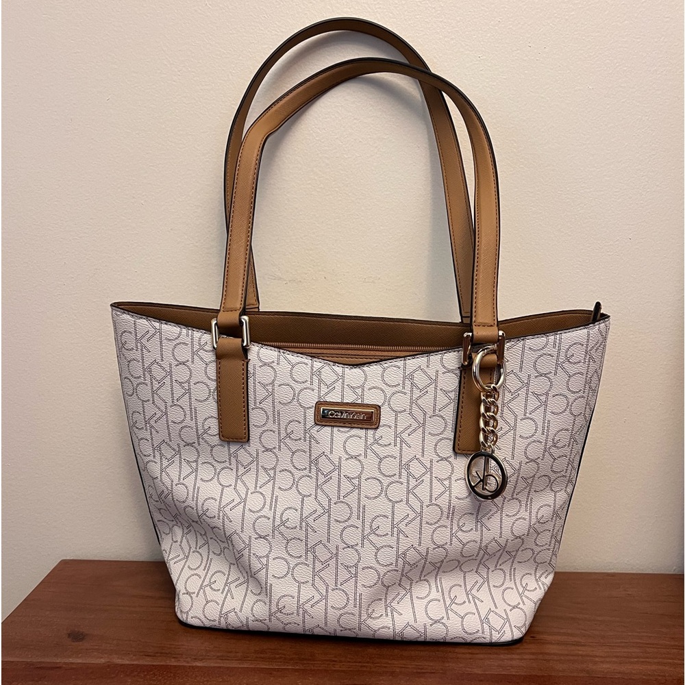 Like New Calvin Klein Cream Purse Shoulder Bag